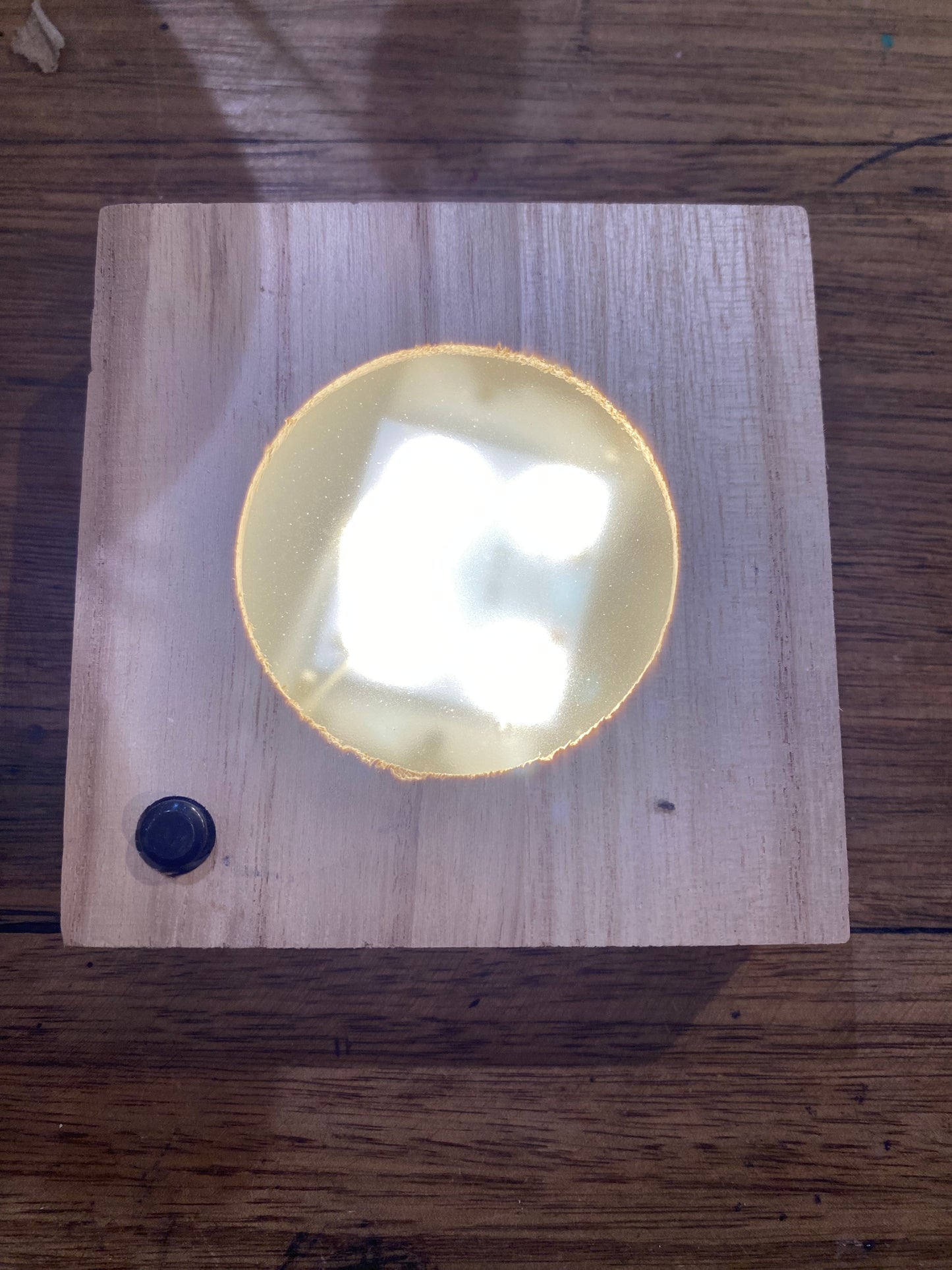 Wood light base for hydros