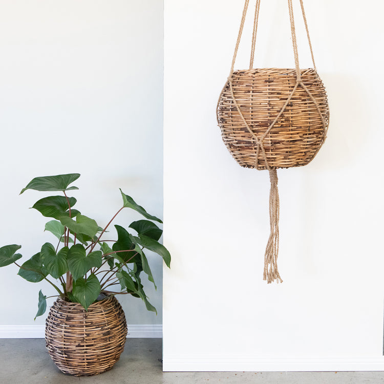 Wicker hanging planters